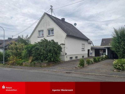 Mündersbach: Freistehendes Einfamilienhaus mit Garten und 2 Garagen