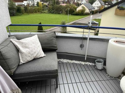 Aidlingen-Dachtel: Naturnahe, hübsche 2-Zimmerwohnung im DG