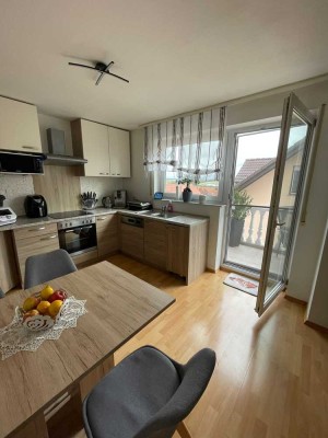 Stilvolle 3-Zimmer-Dachgeschosswohnung mit Balkon und Einbauküche in Bretzfeld