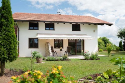 HOCHWERTIGES EINFAMILIENHAUS AM ORTSRAND - ruhige Lage mit grünem Umfeld