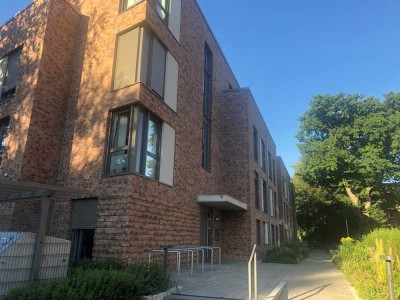 Helle Familienwohnung im Erdgeschoss mit Terrasse und Garten