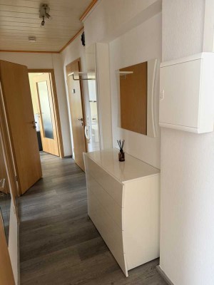 möblierte, helle 2-Zimmer-Wohnung in Neugablonz mit Balkon
