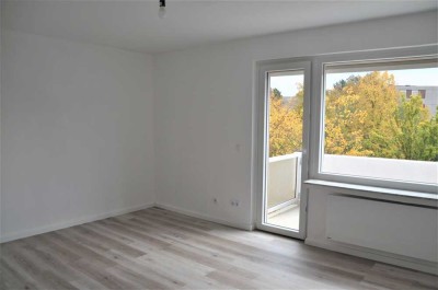 Kernsanierte freundliche 2,5-Zimmer-Dachgeschosswohnung mit Balkon in Bochum