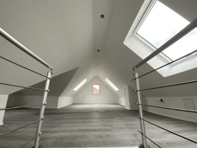 Sanierte 4-Zimmer Dachgeschosswohnung mit Terrasse in Stuttgart-Obertürkheim