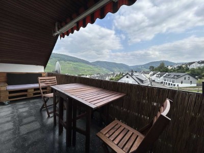 Schöne Wohnung mit zwei Zimmern, Balkon mit Burgblick, Esszimmer mit EBK u. Diele in Bernkastel-Kues