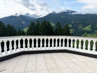 Sonnige Dreizimmerwohnung mit Bergblick