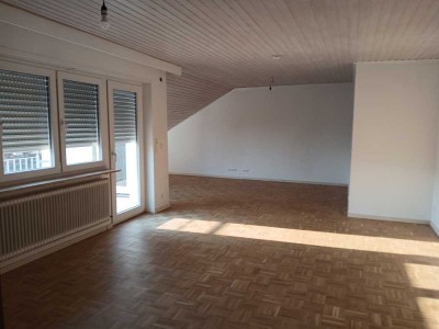 Helle, neu renovierte, 3-Zimmer Whg. ca. 100 qm, sofort frei