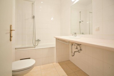 Charmante Altbau-Wohnung in denkmalgeschütztem Haus | sehr gepfleger Zustand