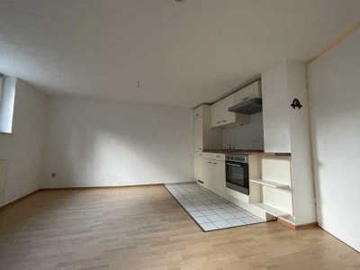 Schöne helles Appartement im Souterrain mit EBK in Westhoven, Köln