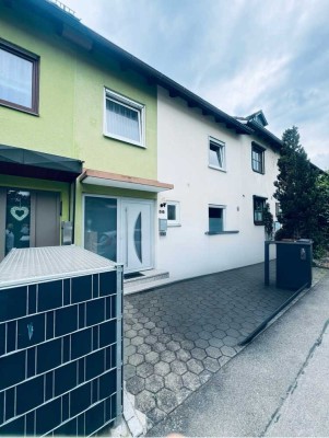 IMMO LOVE Friedberg - Modernisiertes RMH,140 m² Wfl., 245 m² Grund, Garage!