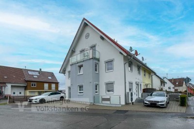MODERNE DHH MIT VIEL PLATZ UND 4 STELLPLÄTZEN!