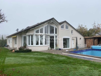 Exklusive, hochwertig möblierte Villa mit Swimmingpool, Sauna und Garten in Friedberg