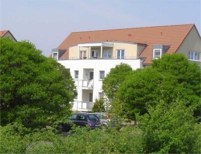 Ruhige Zwei-Raum-DG-Wohnung mit Balkon (ME27)