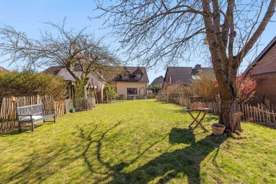 Großes Einfamilienhaus mit gepflegtem Garten mitten in Trittau