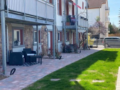 Sanierte 1,5 ZKBT für eine Person mit kleiner Terrasse in 8 Familienhaus in gut angebundener Lage