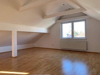 Moderne, großzügige Doppelhaushälfte mit kleinem Garten