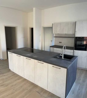 Attraktive 2,5-Raum-Wohnung mit EBK und Balkon in Neustadt