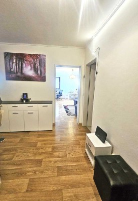 Ideal geschnittene 2 Zimmer Wohnung für Singles und Paare! Südbalkon & neue EBK!