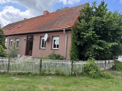Doppelhaushälfte mit Potential in beschaulicher Gegend !!!