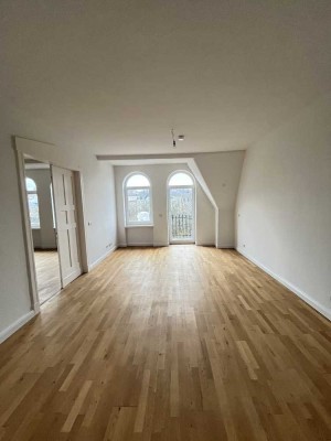 Schiffe gucken inklusive! Tolle 3-Zimmer-Wohnung im Altbau von 1910