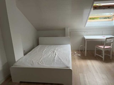 Helle 2-Zimmer Dachgeschosswohnung in Monheim am Rhein