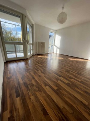 1-Raum Wohnung in ruhiger Lage mit Balkon+ Einbauküche!