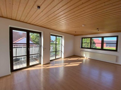 Freundliche und vollst. renovierte 3,5-Raum-Wohnung mit geh. Innenausstattung mit Balkon