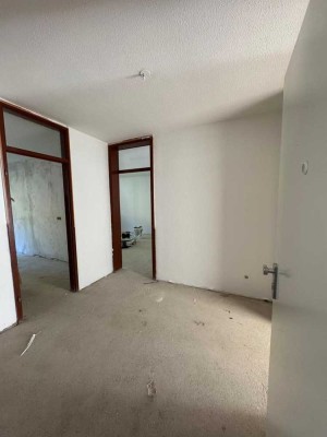***GERÄUMIGE 4-ZIMMER WOHNUNG MIT BALKON***