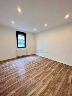 +++ Mitten im Zentrum - schönes WG-Zimmer innerhalb modernisierter  Wohnung +++
