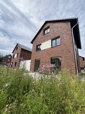 Neubau - Erstbezug - Freistehendes Haus in familienfreundlicher Wohnlage zu vermieten!