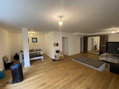 4,4  Prozent Rendite! Neuwertige 1,5 Zimmer-Wohnung mit Stellplatz