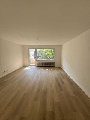 Sanierte und helle 3-Zimmer Wohnung in zentraler Lage