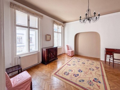 Stilvoll wohnen im Altbau – Teilmöbliertes Refugium im Herzen der Josefstadt!