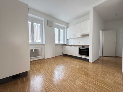 Geräumige 2 Zimmer Wohnung mit Wohnküche, Südbalkon und 2,85m Deckenhöhe.
