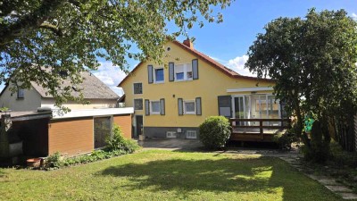 Sehr gepflegtes EFH mit Garten und 2 Garagen in ruhiger Top-Lage