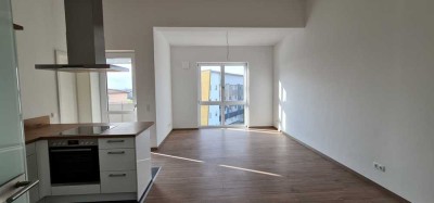 ...Dachgeschoss-2-Zi.-Wohnung mit großem Balkon und freiem Ausblick....