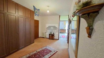 Helle und geräumige 3-Zimmer Wohnung mit Lift, Balkon, Carport