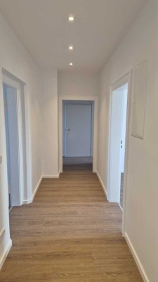 Sanierte 3 Zimmer Whg. - WG geeignet mit Wohnküche - Landsberger Str. / Atterseestr.