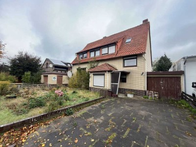 Zweifamilienhaus mit 2 Garagen