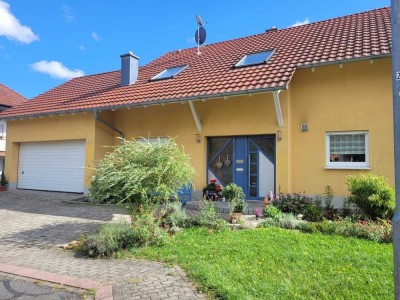 Für Eigennutzer und Anleger: MFH mit 3 Einheiten und Top-Potenzial in Höpfingen-Waldstetten