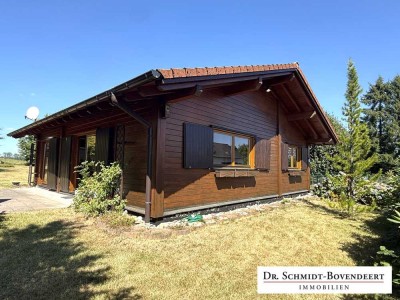 Urlaub zu Hause! Gemütlicher Holzblock-Bungalow auf über 1.112 m² großem Grundstück!