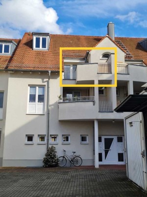 Rund um sorglos Paket - 2 Zmmer-Wohnung mit Balkon, EBK, Parkplatz - zentral in Weinheim