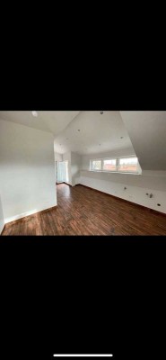 Sanierte Altbau-Wohnung mit Dachterasse (2.OG) in Grünau