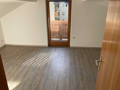 Gemütliche 2-Zimmer-Dachgeschosswohnung mit Balkon und EBK in Kochel am See