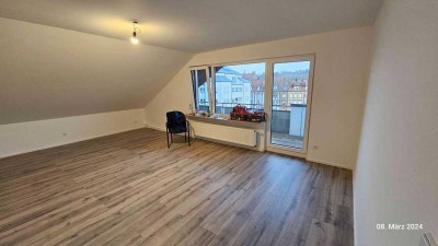 Pf-Brötzingen, neu sanierte, schicke 91 m² gr. 4-Zi-Dachwohnung mit Balkon, Garage