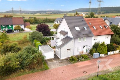Geräumige Doppelhaushälfte in Rothenstadt mit hochwertiger Ausstattung, Garage, Garten und Terrasse