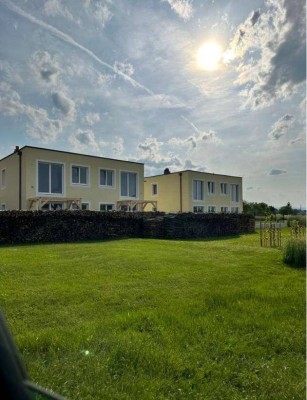 Traumhafte Neubauwohnung mit Garten in ruhiger Lage