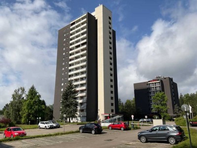 Möblierte 1 Zimmer-Wohnung mit Balkon im 15. OG eines Apartmenthauses  und Tiefgaragenplatz