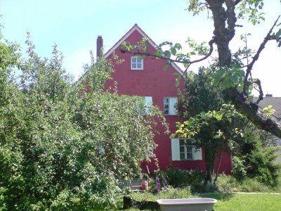 Idylische Dachgeschoss-Wohnung mit Blick ins Gruene
