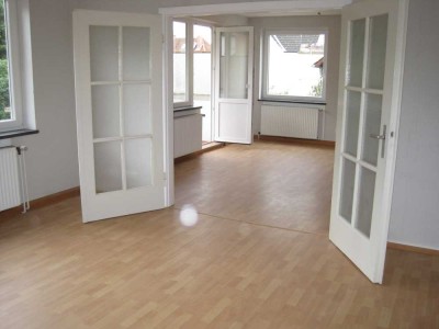Galgenberg: 3-Zimmer-Wohnung mit Balkon und EBK ab sofort